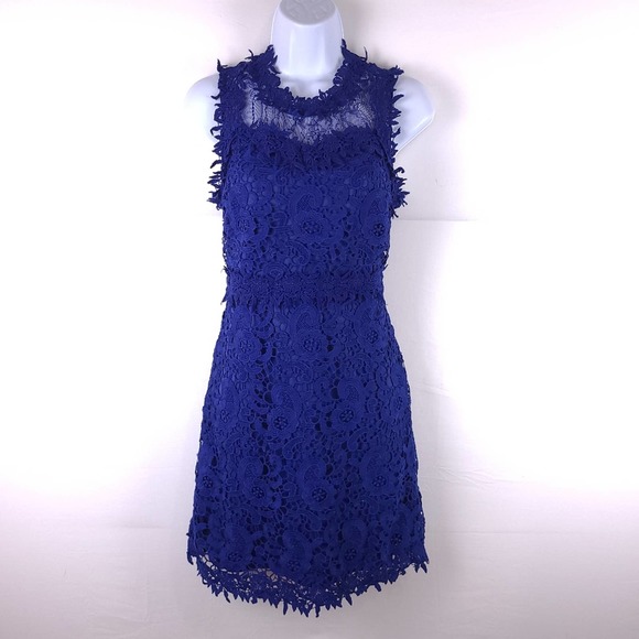 Romeo + Juliet Dress Size Medium Lace Blue Sweet Heart Key Hole Knee Length - Picture 1 of 7
